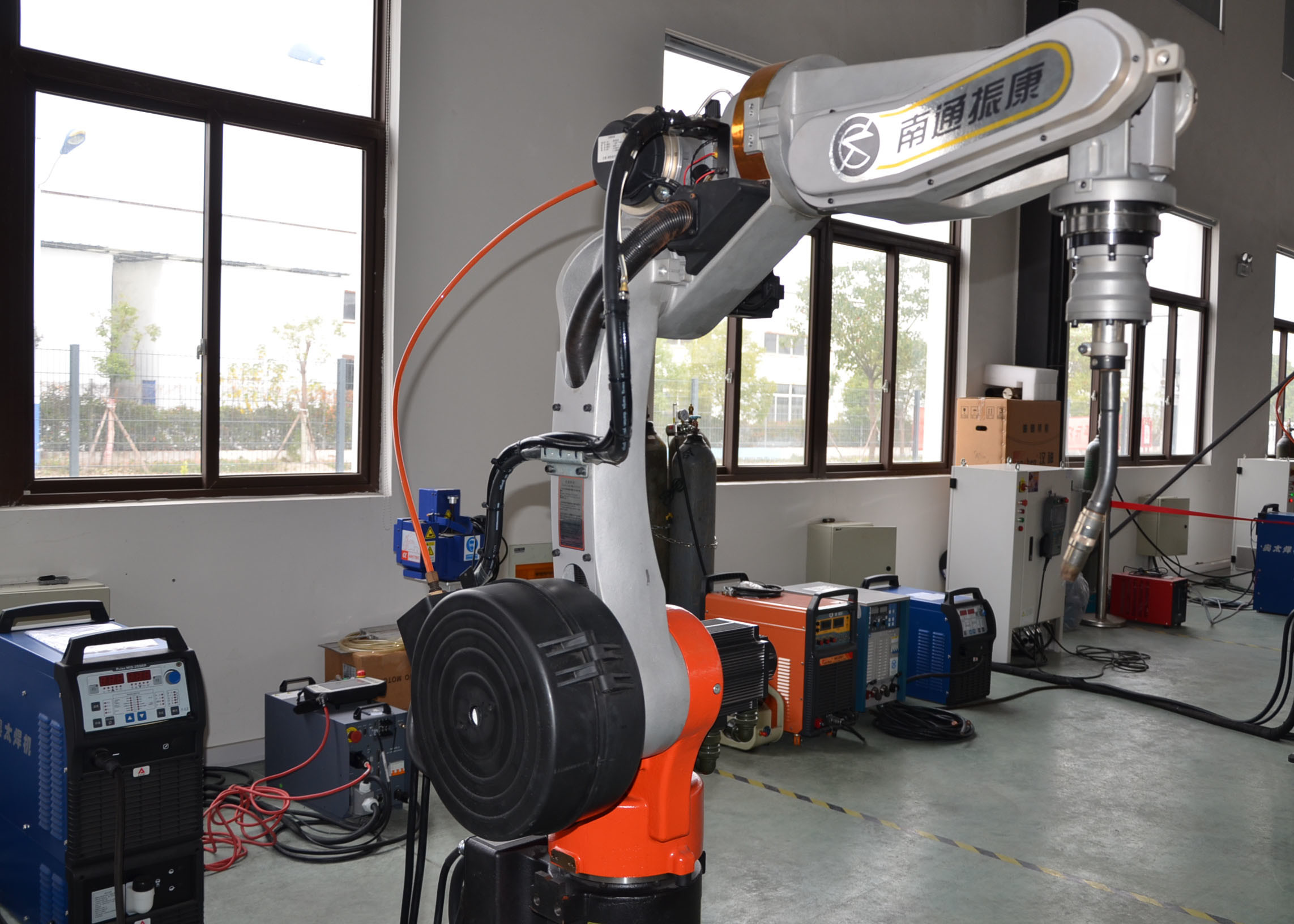 Complex Aluminium MIG Welding Machine 6 Rotation Axis Robot High Flexibility